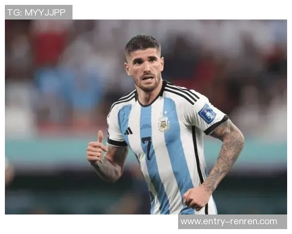 德保罗精准传中梅西头球攻门险些得手被门将神勇扑出